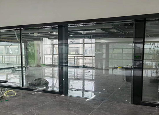 恒中天企业为都江堰药厂安装的玻璃电动门工程