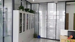 恒中天科技可为企业提供办公室玻璃隔断定制类型